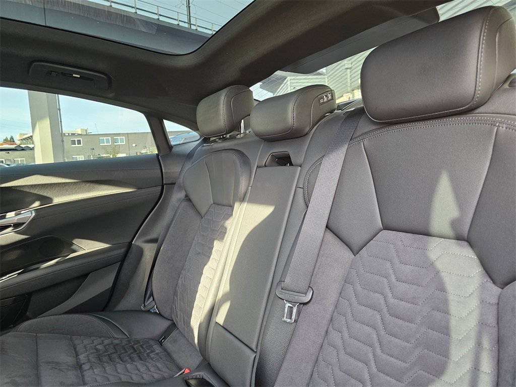 Used 2022 Audi e-tron GT Premium Plus image 19