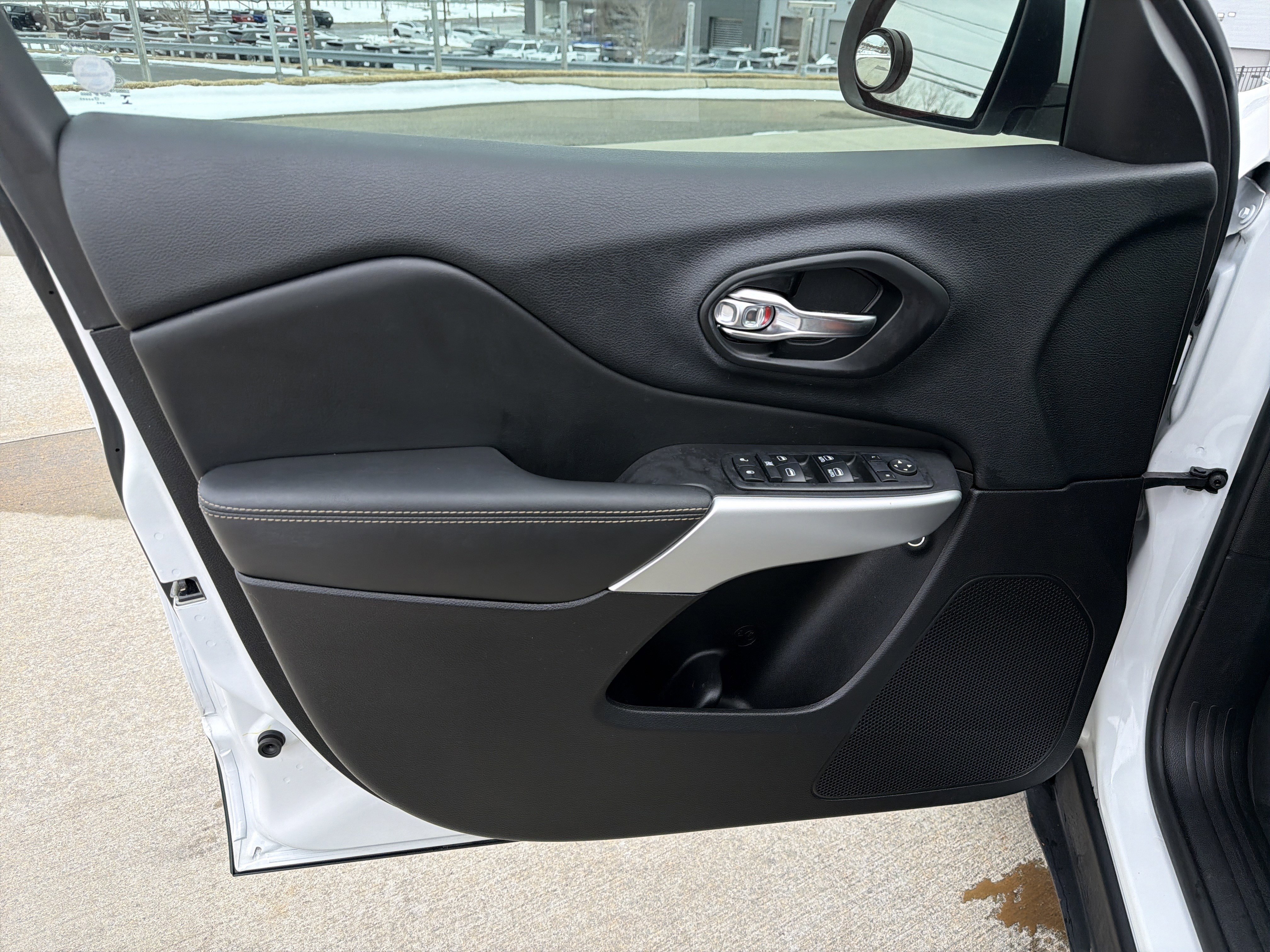 Used 2018 Jeep Cherokee Latitude Plus image 14