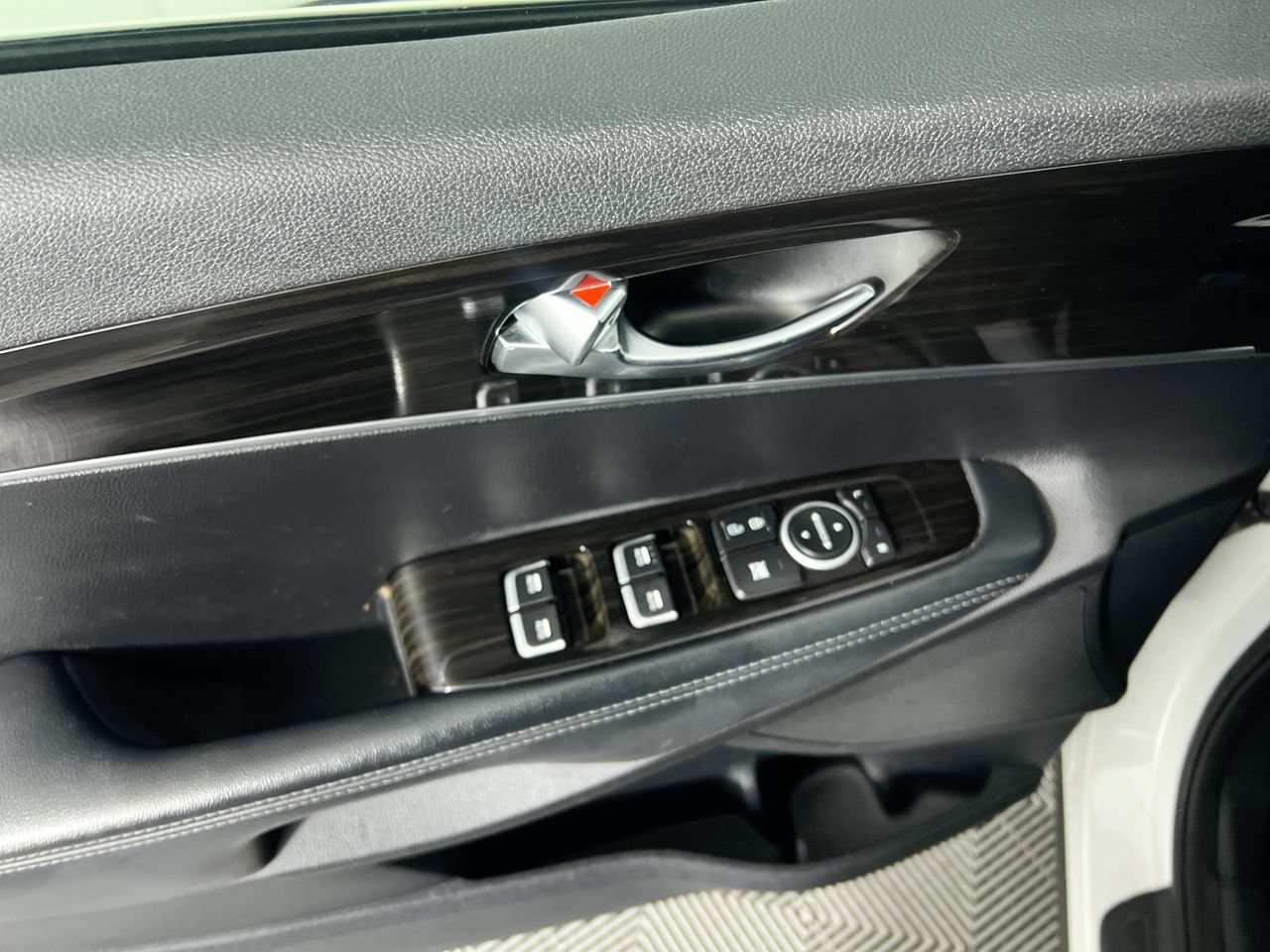 Used 2019 Kia Sorento FWD image 14