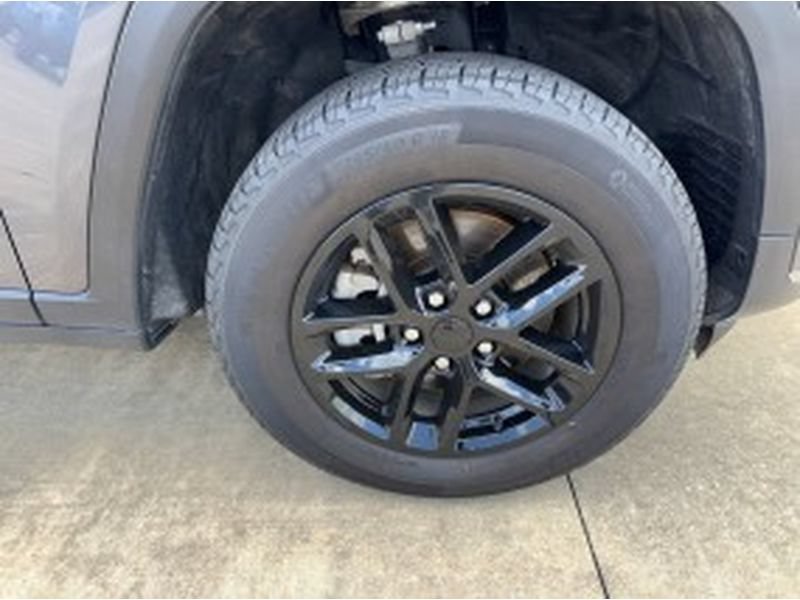 Used 2025 Jeep Grand Cherokee L Laredo AWD/4WD image 13