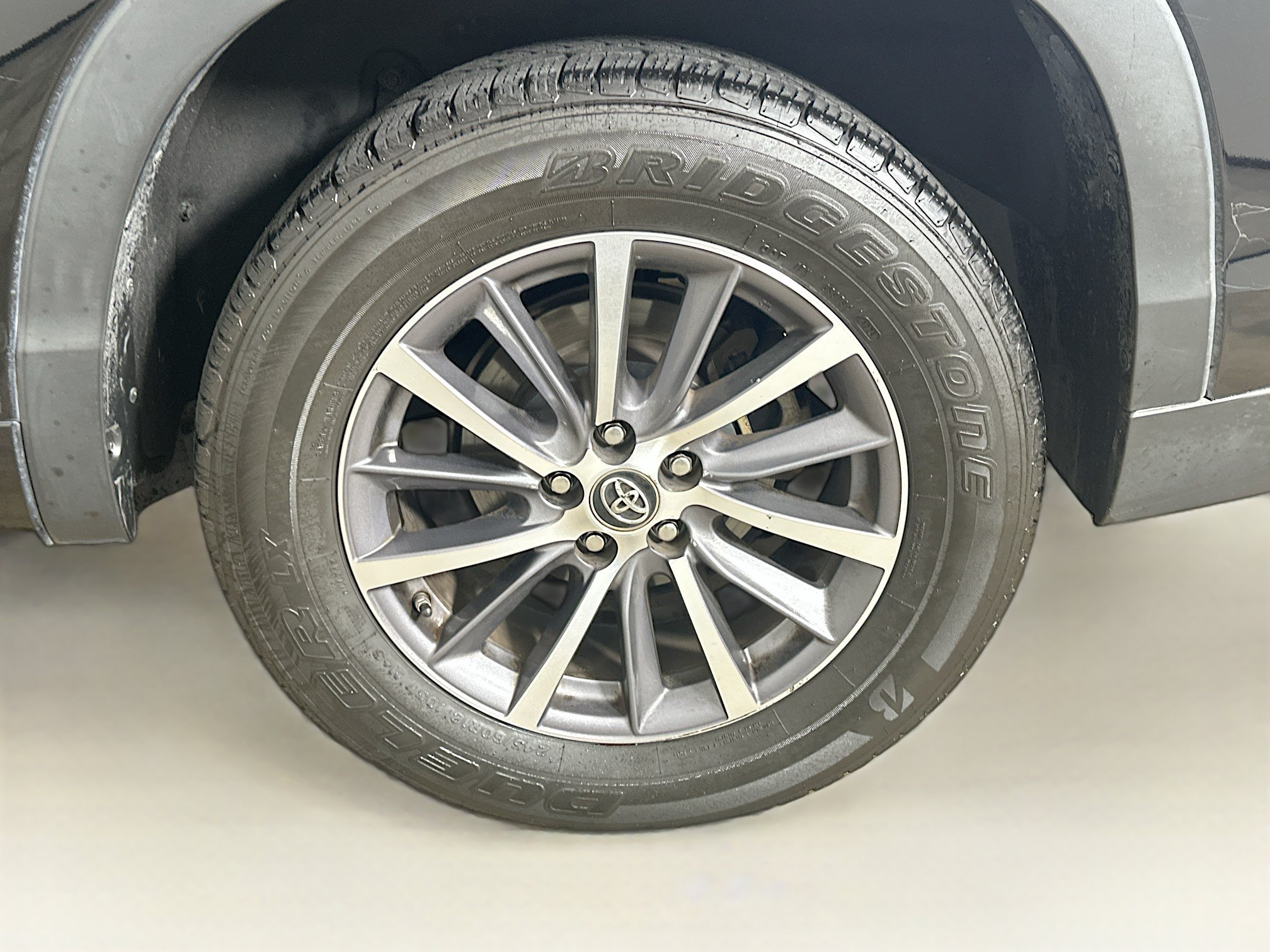 Used 2018 Toyota Highlander XLE FWD image 11