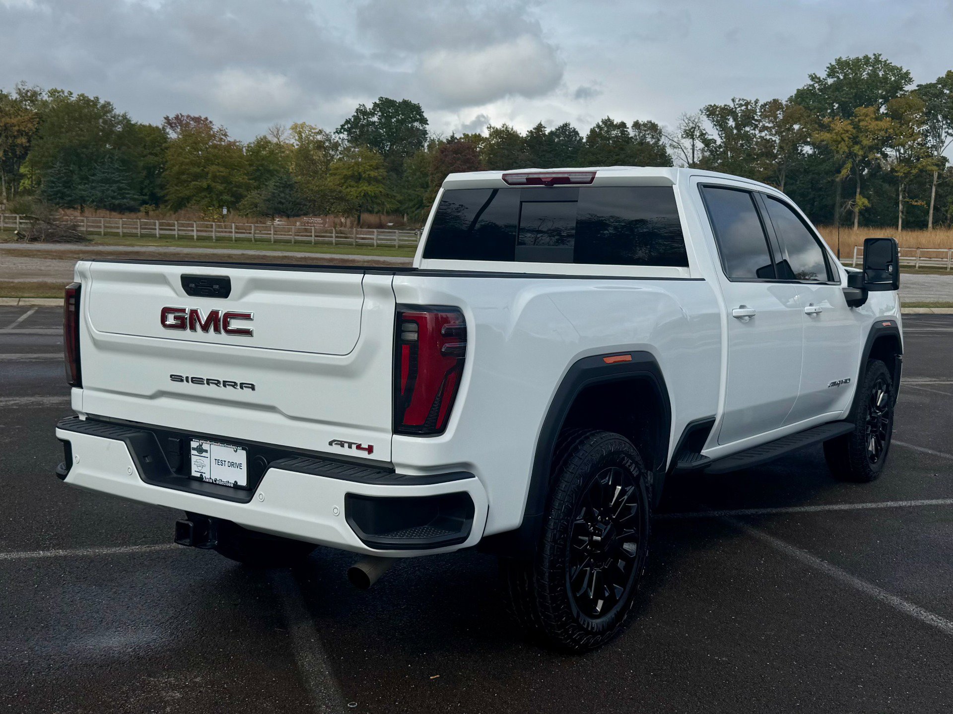 Used 2024 GMC Sierra 2500 AT4 w/ AT4 Preferred Package image 3