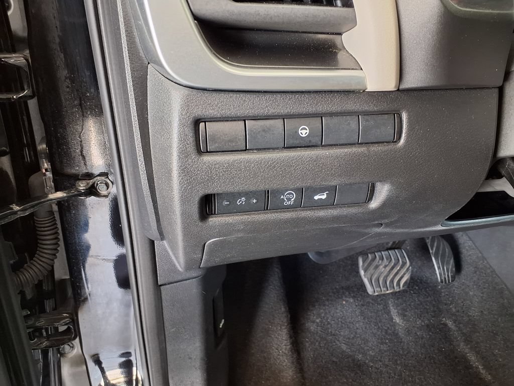 Used 2025 Nissan Rogue SV FWD image 23