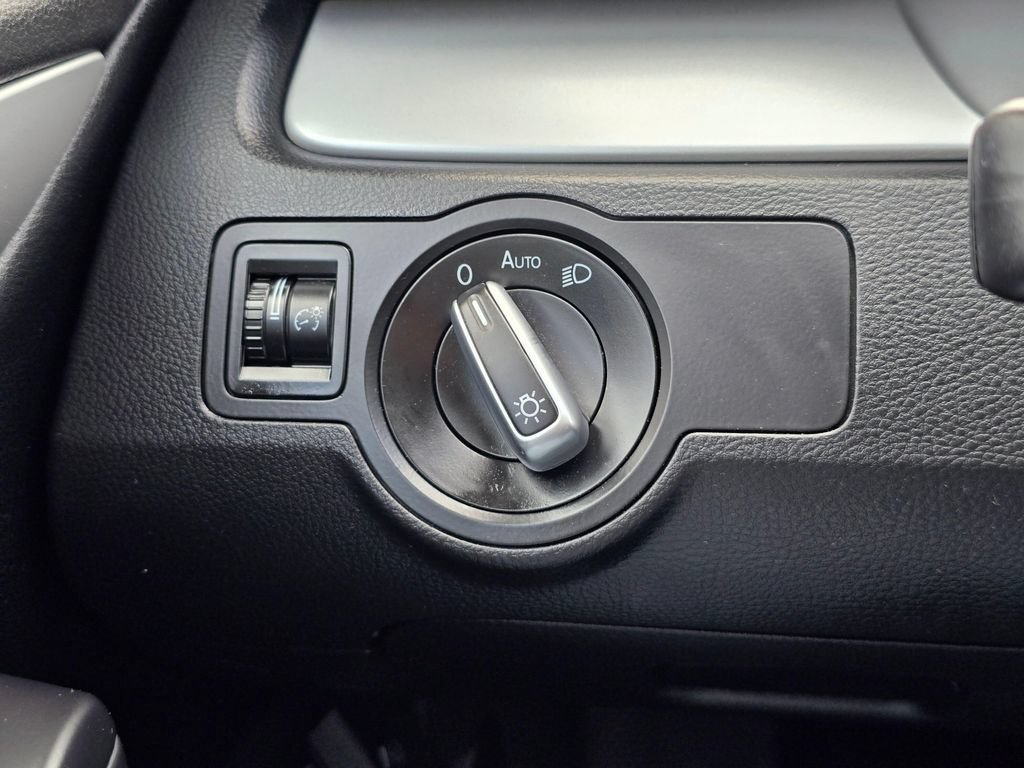 Used 2012 Volkswagen CC Sport FWD image 26