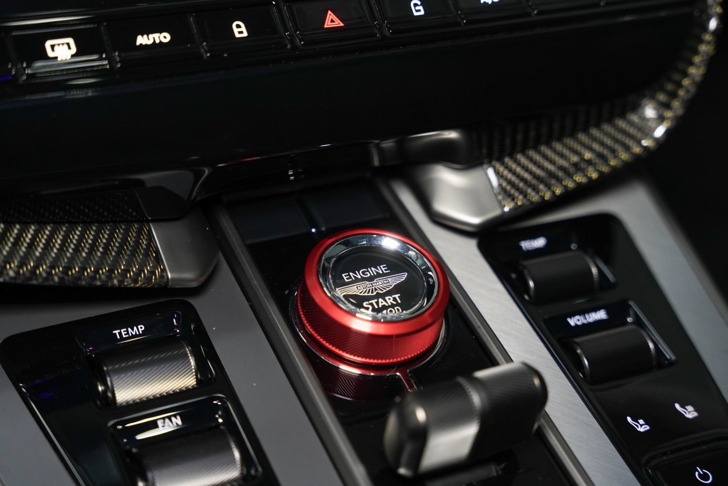 Used 2025 Aston Martin Vanquish RWD image 49