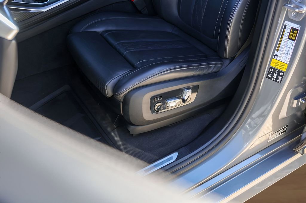 Used 2023 BMW X7 M60i w/ Climate Comfort Package image 8