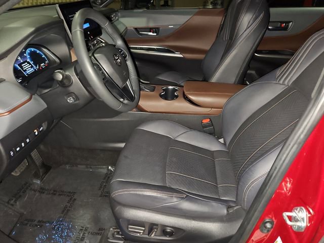 Used 2023 Toyota Venza Limited image 11