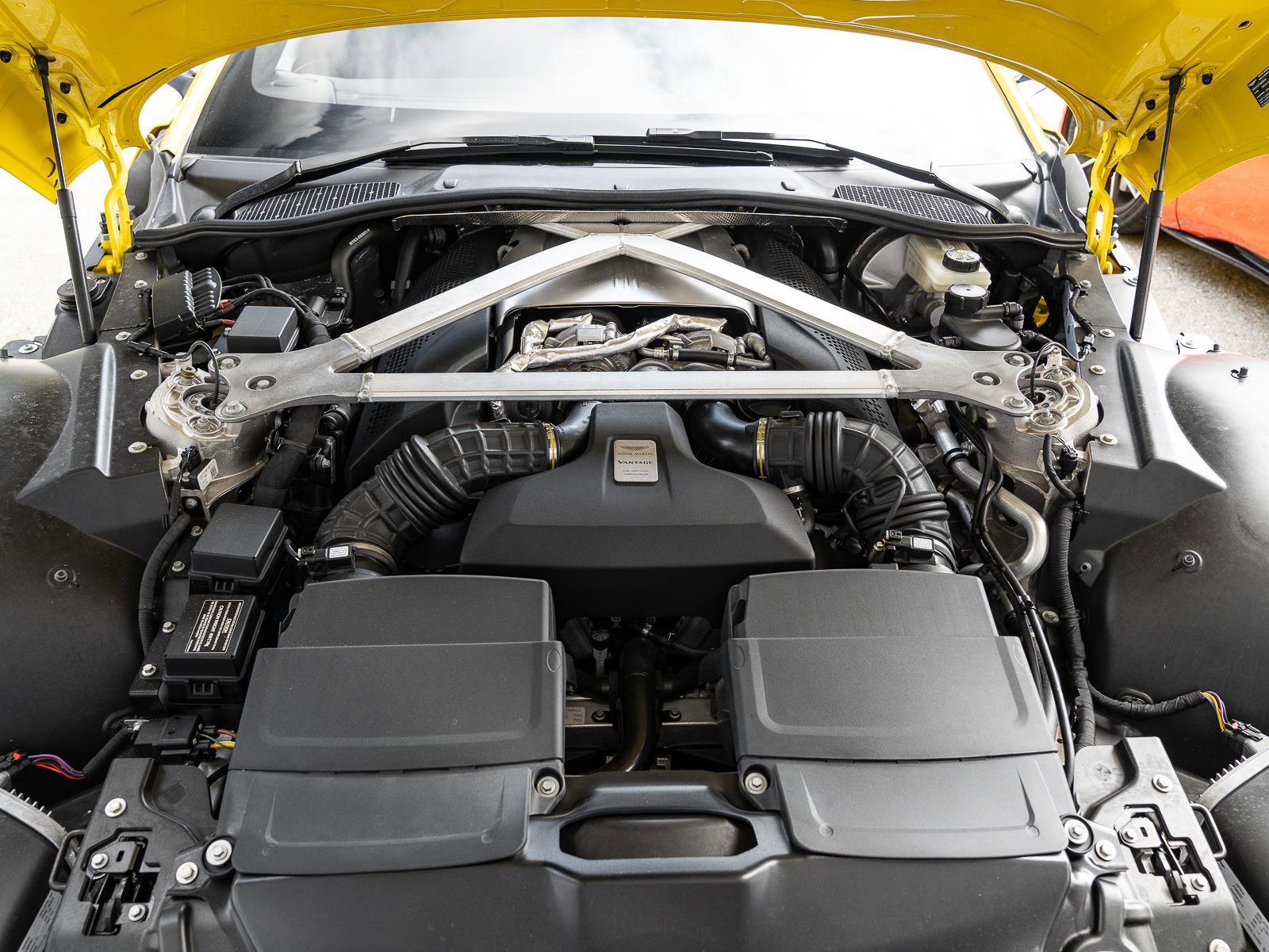 Used 2020 Aston Martin V8 Vantage Coupe image 34