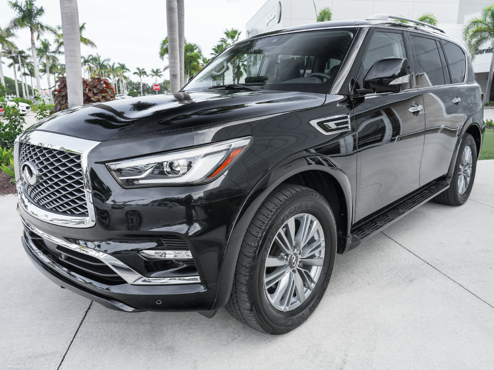 Used 2023 INFINITI QX80 Luxe w/ Cargo Package RWD image 6