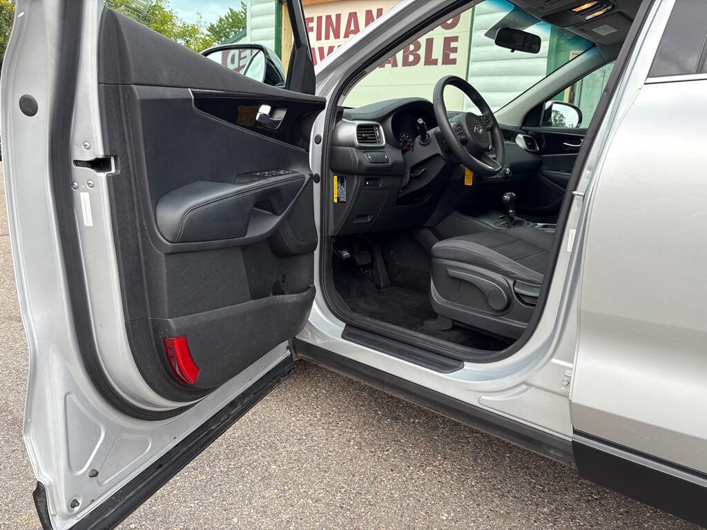Used 2017 Kia Sorento AWD image 10