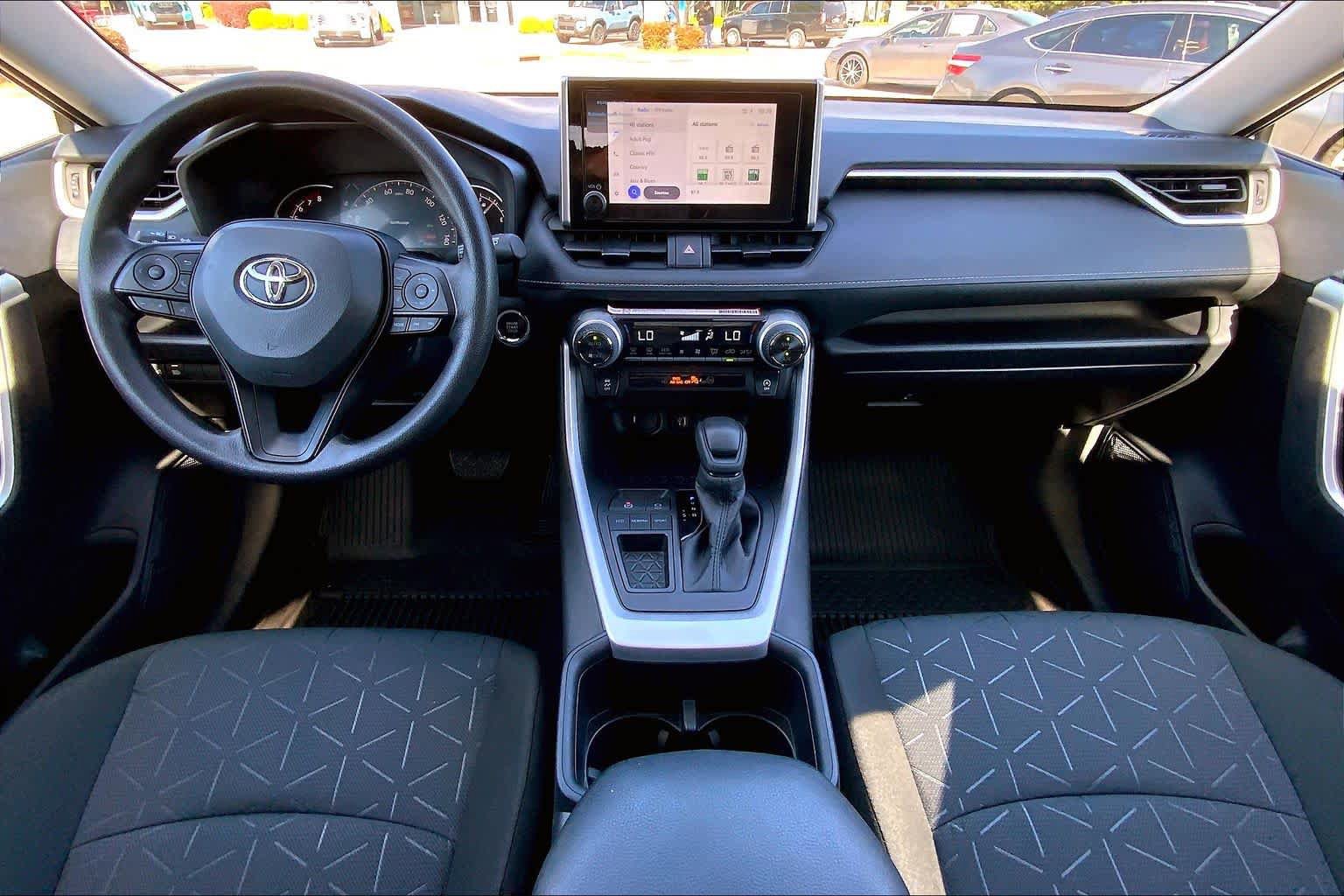 Used 2025 Toyota RAV4 XLE w/ Convenience Package FWD image 16