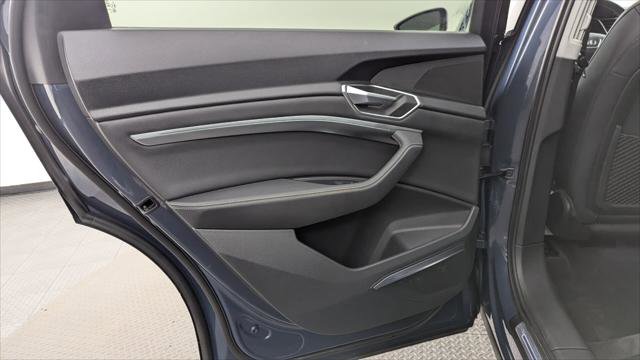 Used 2021 Audi e-tron Premium Plus w/ Premium Plus Package image 16