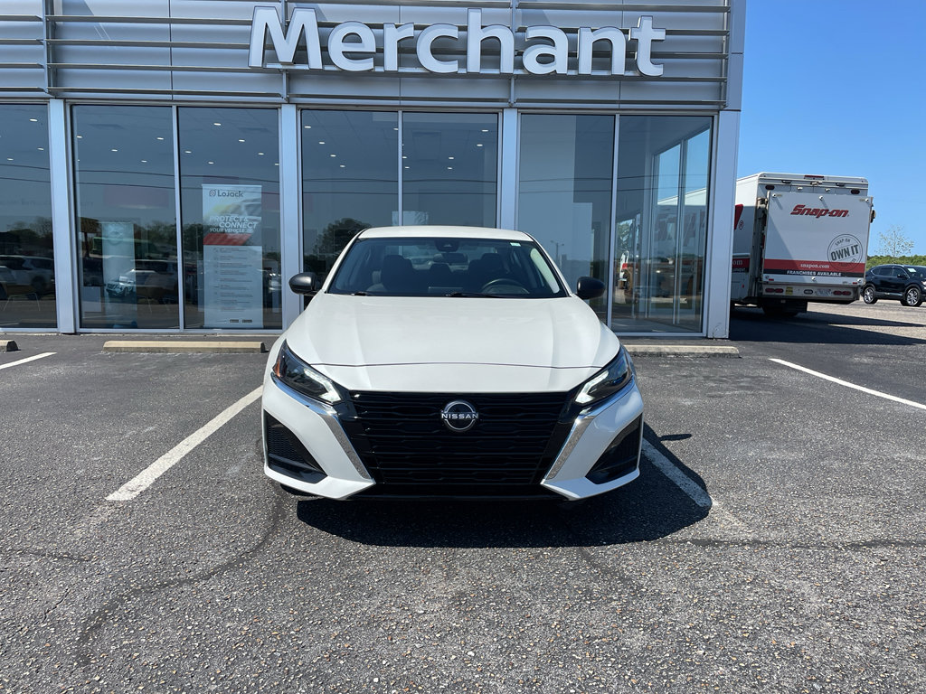 Used 2025 Nissan Altima 2.5 SV FWD image 3