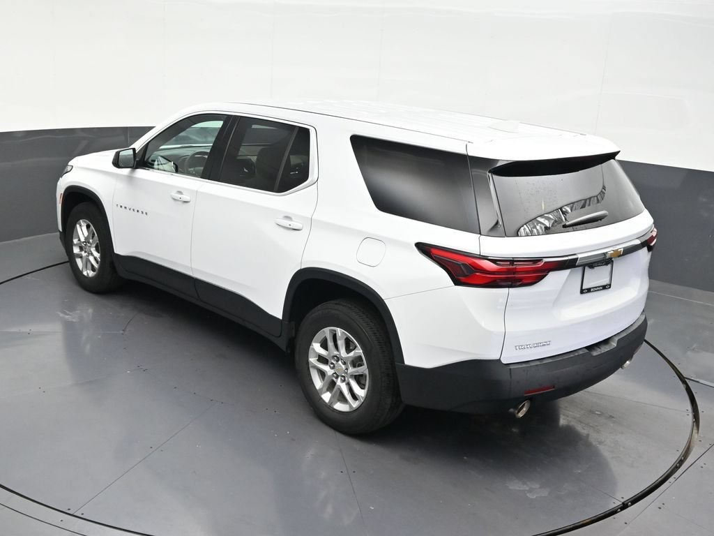 Used 2022 Chevrolet Traverse LS FWD image 17