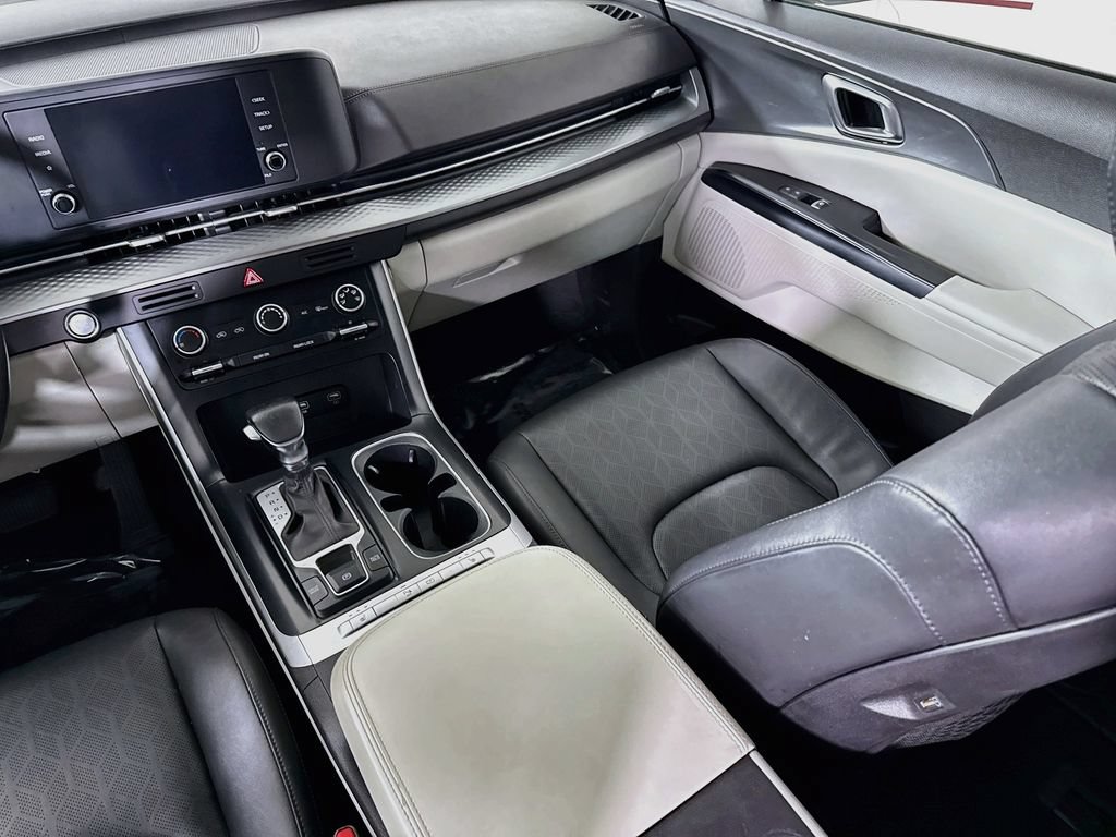 Used 2022 Kia Carnival LX FWD image 25