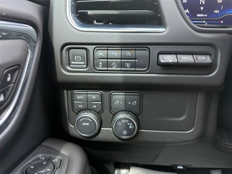 Used 2023 Chevrolet Suburban High Country w/ Premium Package 2 AWD/4WD image 27