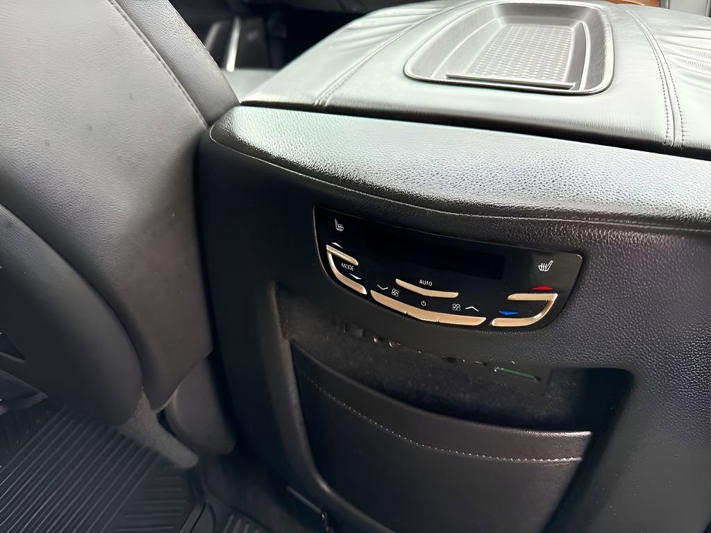 Used 2015 Cadillac Escalade Luxury image 18