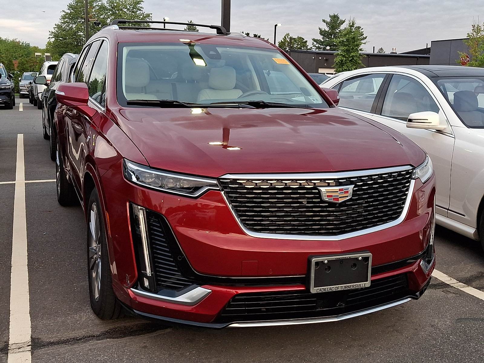 Used 2025 Cadillac XT6 Premium Luxury w/ Technology Package AWD/4WD image 2