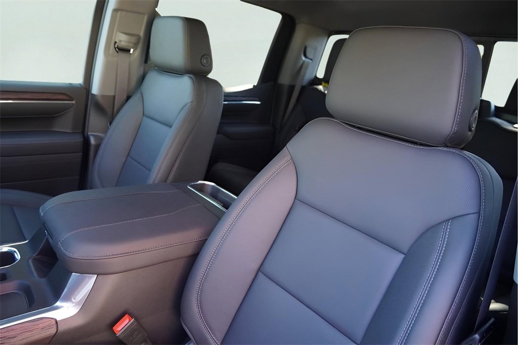 New 2026 GMC Sierra 1500 SLT image 9