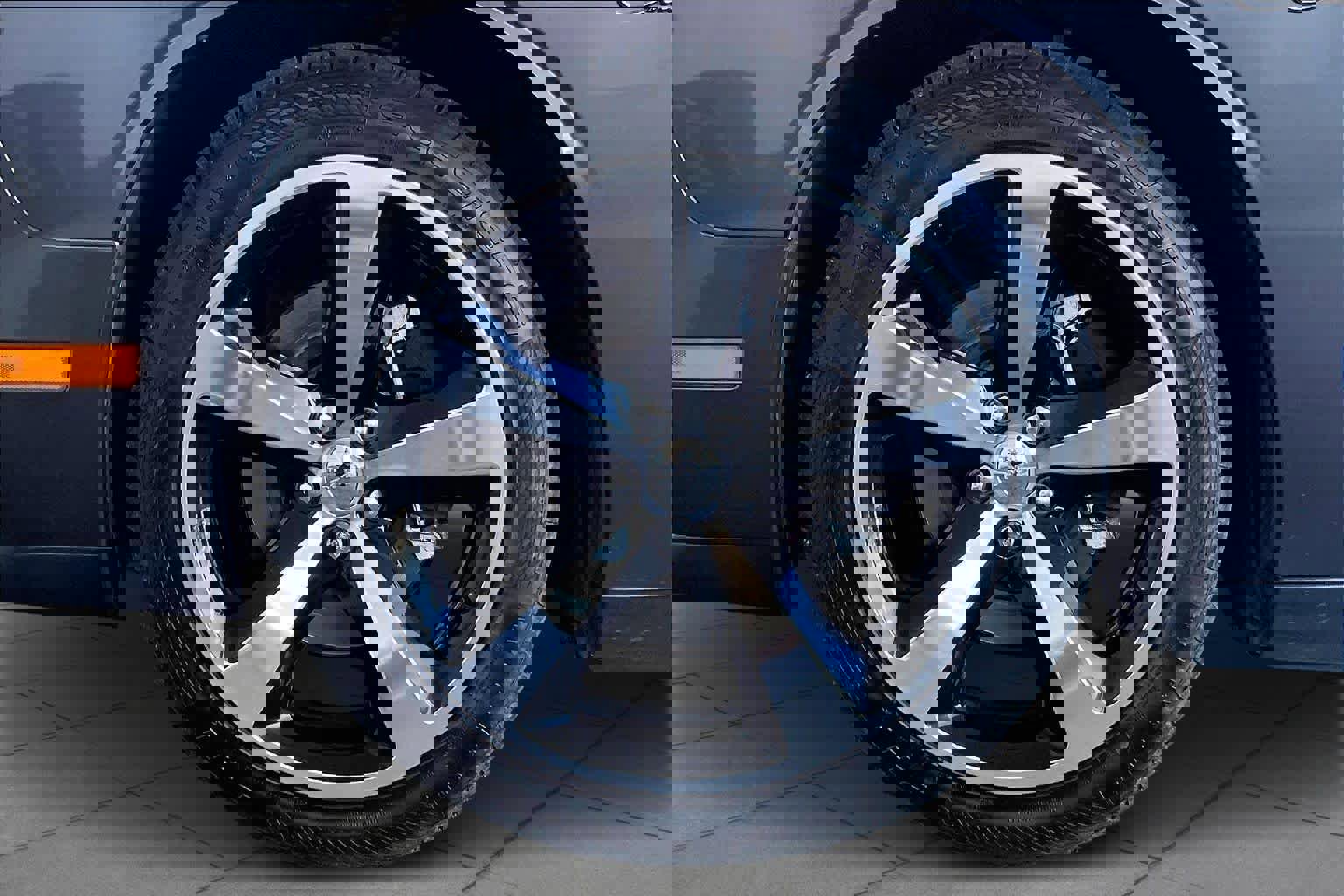 Used 2014 Dodge Challenger R/T image 11