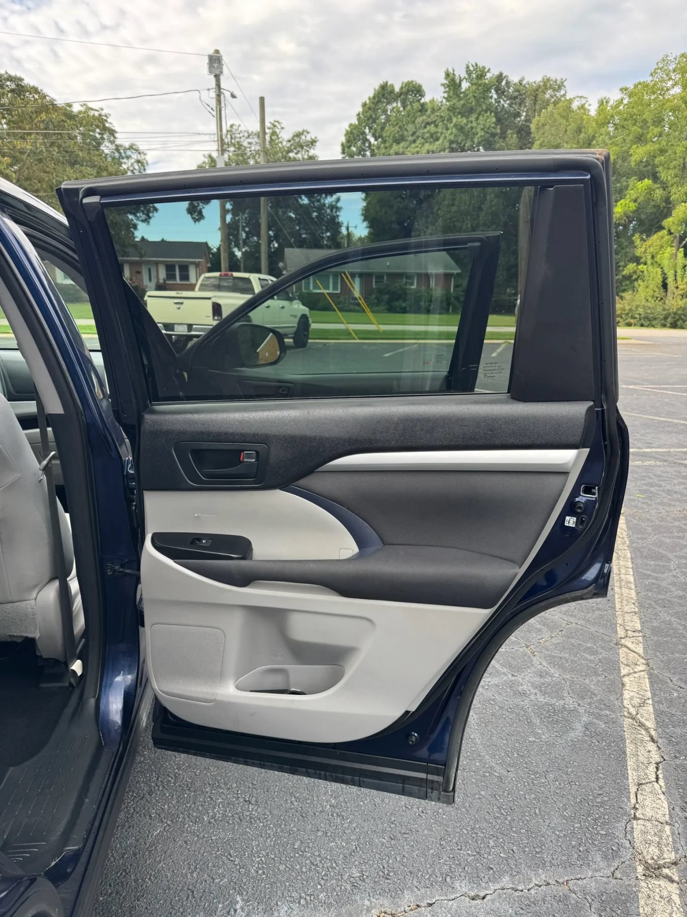 Used 2015 Toyota Highlander LE FWD image 18