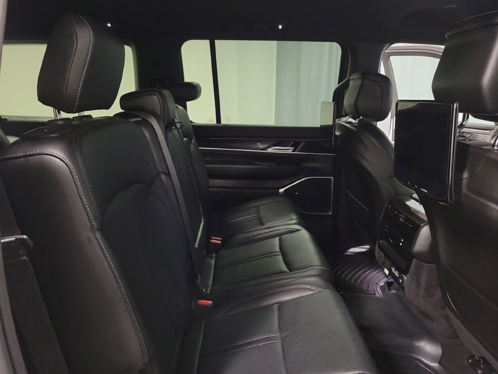 Used 2023 Jeep Wagoneer L 4WD w/ Rear Seat Video Group 1 image 33