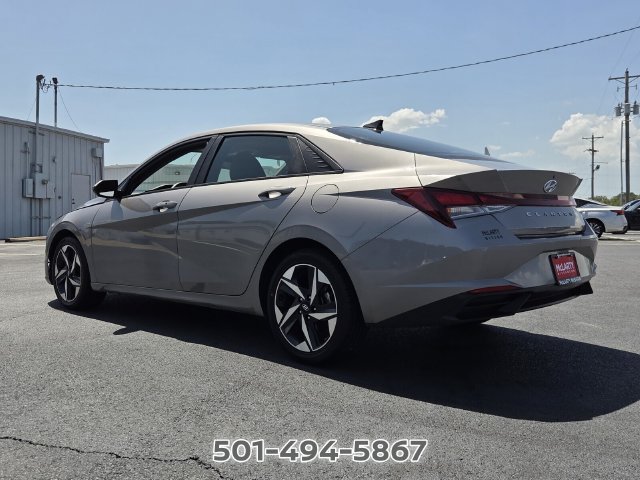 Used 2023 Hyundai Elantra SEL w/ Convenience Package FWD image 3
