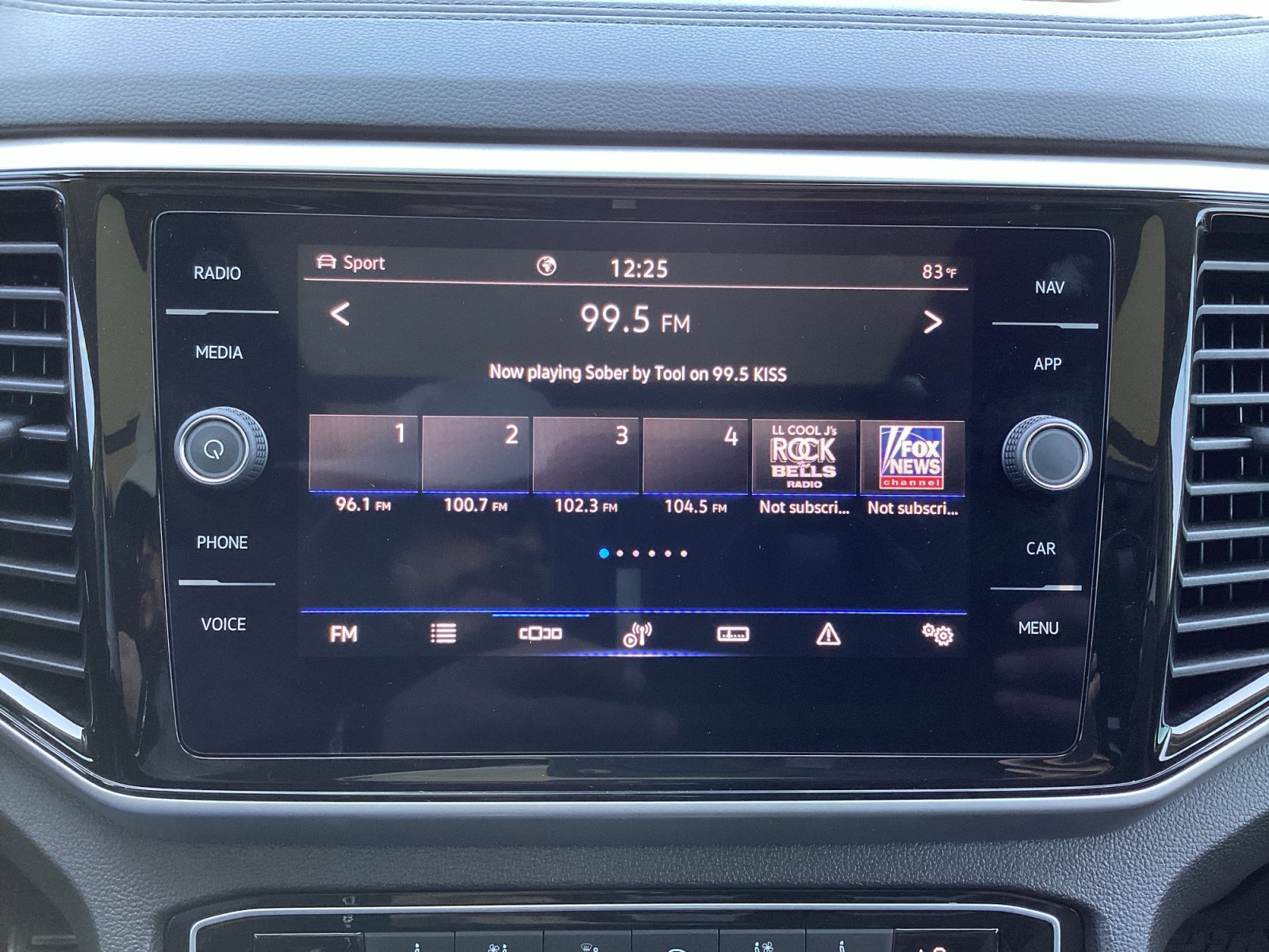 Used 2023 Volkswagen Atlas SEL Premium image 23