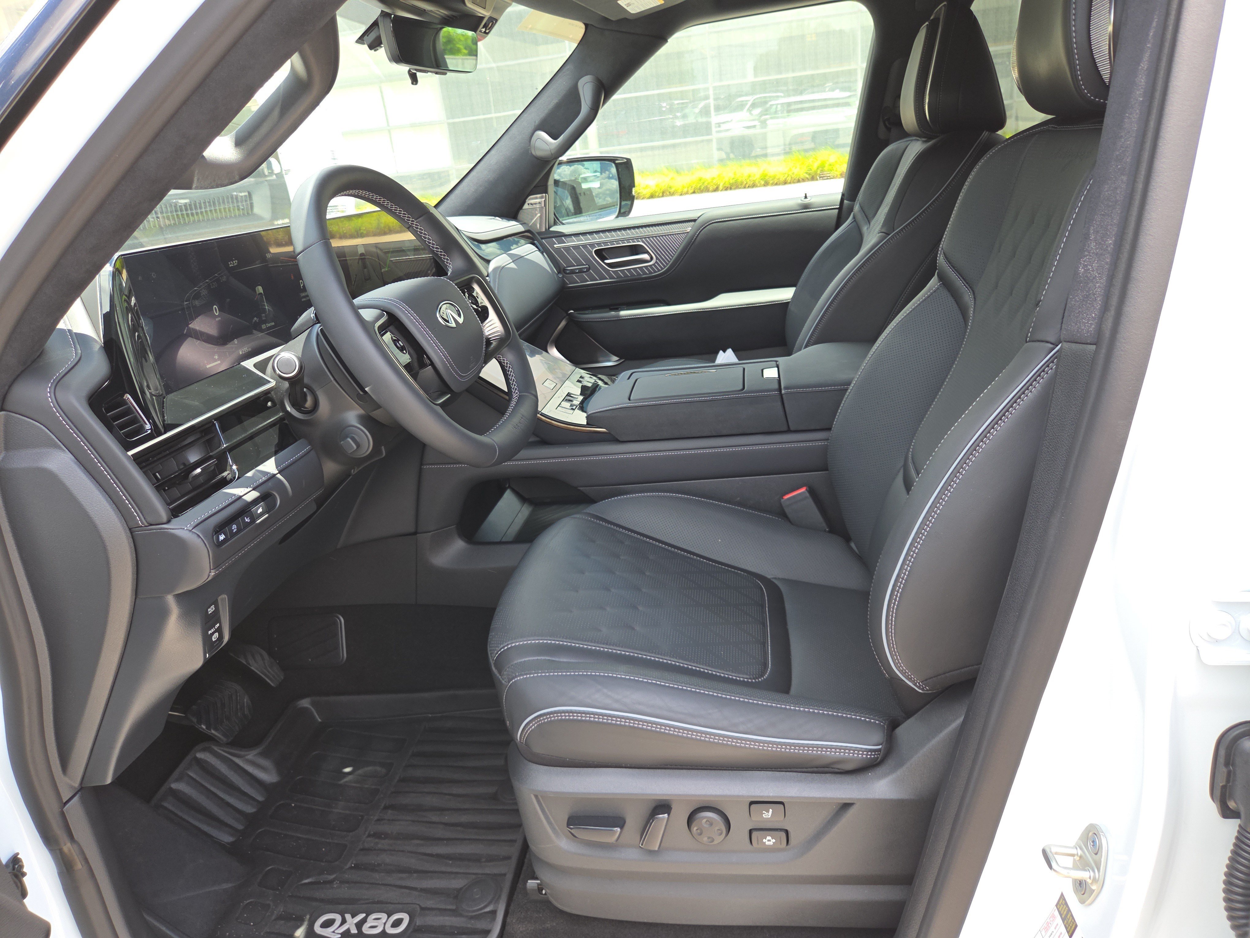 Used 2026 INFINITI QX80 Autograph w/ Premium Cargo Package AWD/4WD image 6