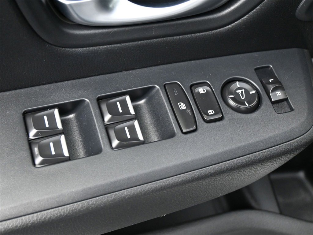 Used 2025 Honda Pilot Touring image 4