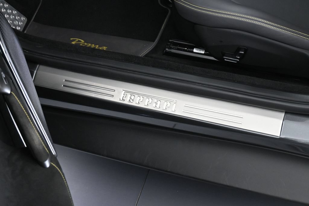 Used 2022 Ferrari Roma RWD image 16