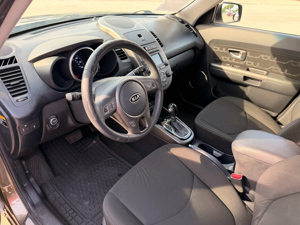 Used 2012 Kia Soul + w/ Audio Pkg FWD image 7