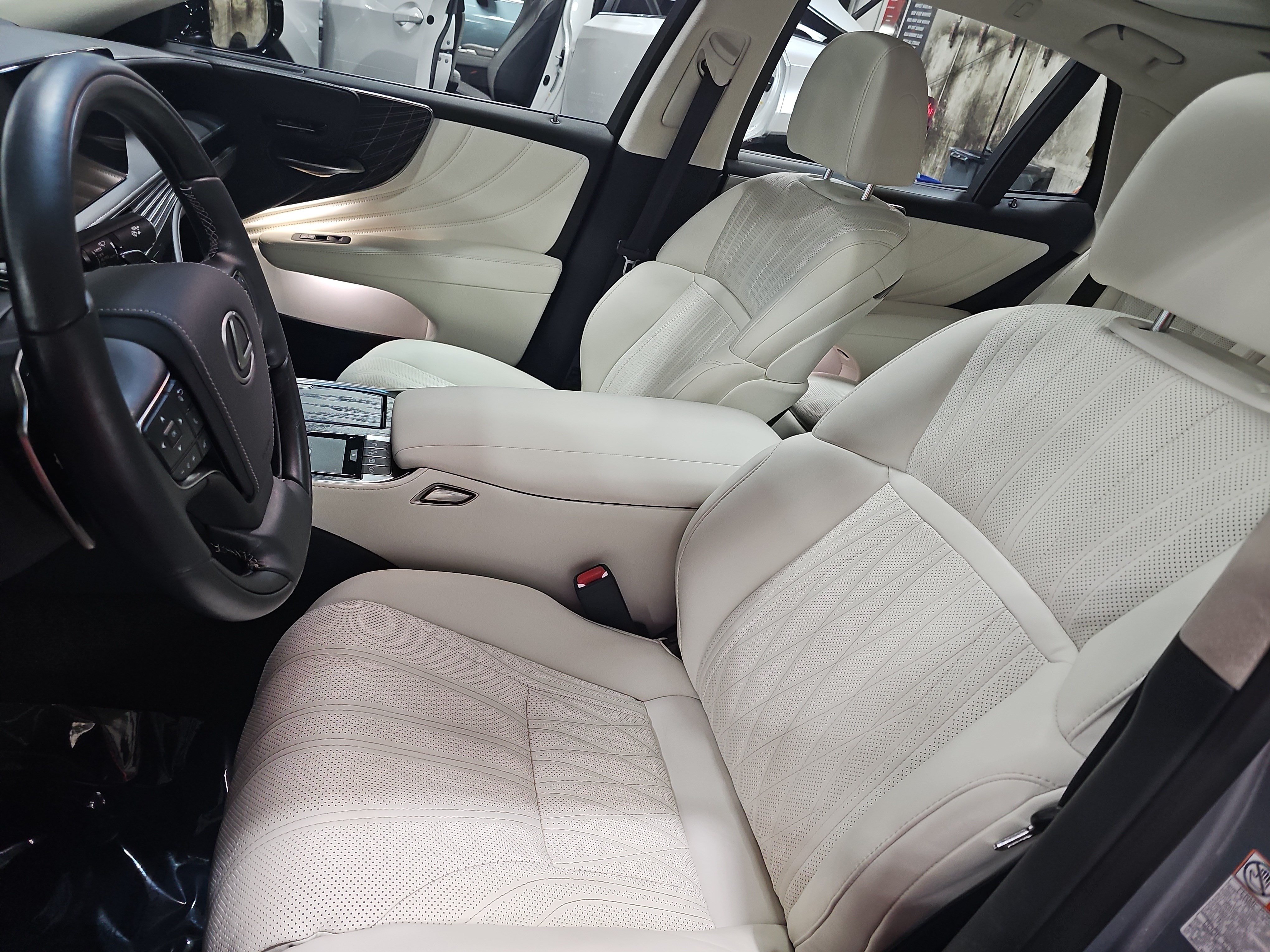 Used 2022 Lexus LS 500 RWD image 15
