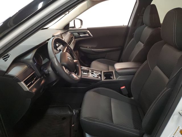 Used 2024 Mitsubishi Outlander ES AWD/4WD image 9