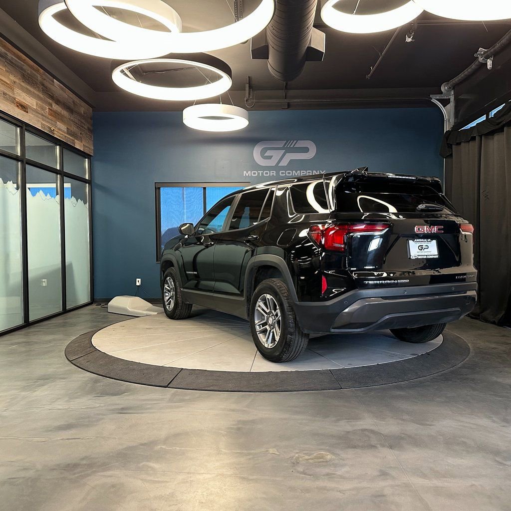 Used 2025 GMC Terrain Elevation AWD/4WD image 5