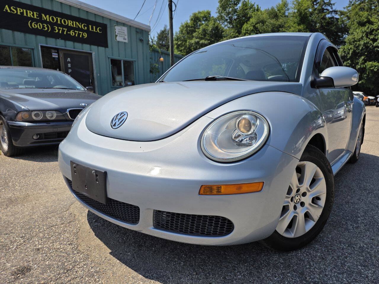 Used 2009 Volkswagen Beetle S FWD image 2