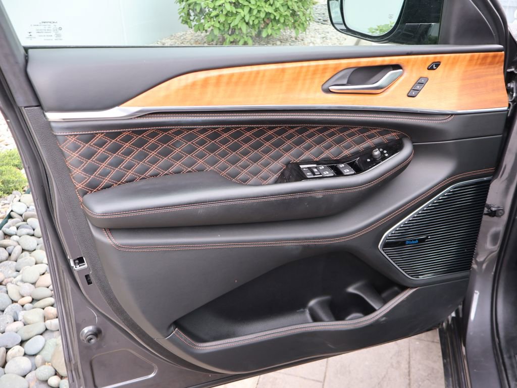 Used 2022 Jeep Grand Cherokee Summit image 20