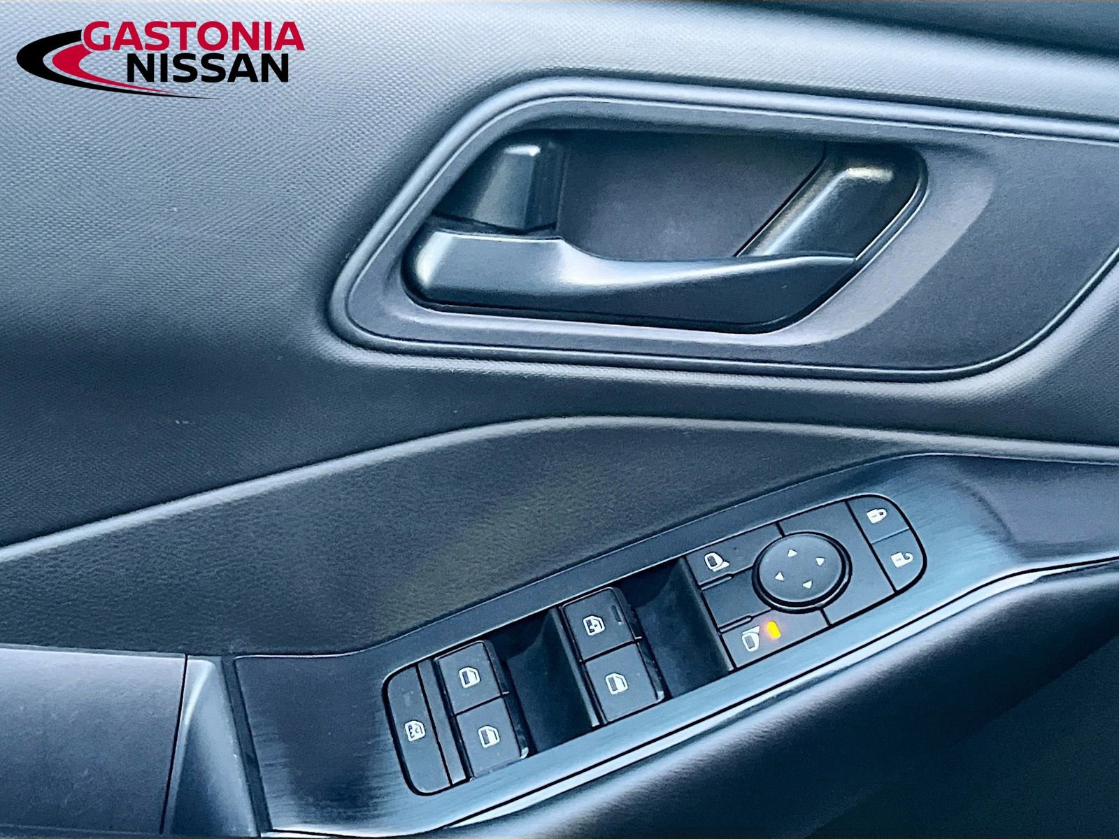 Used 2024 Nissan Rogue S image 22