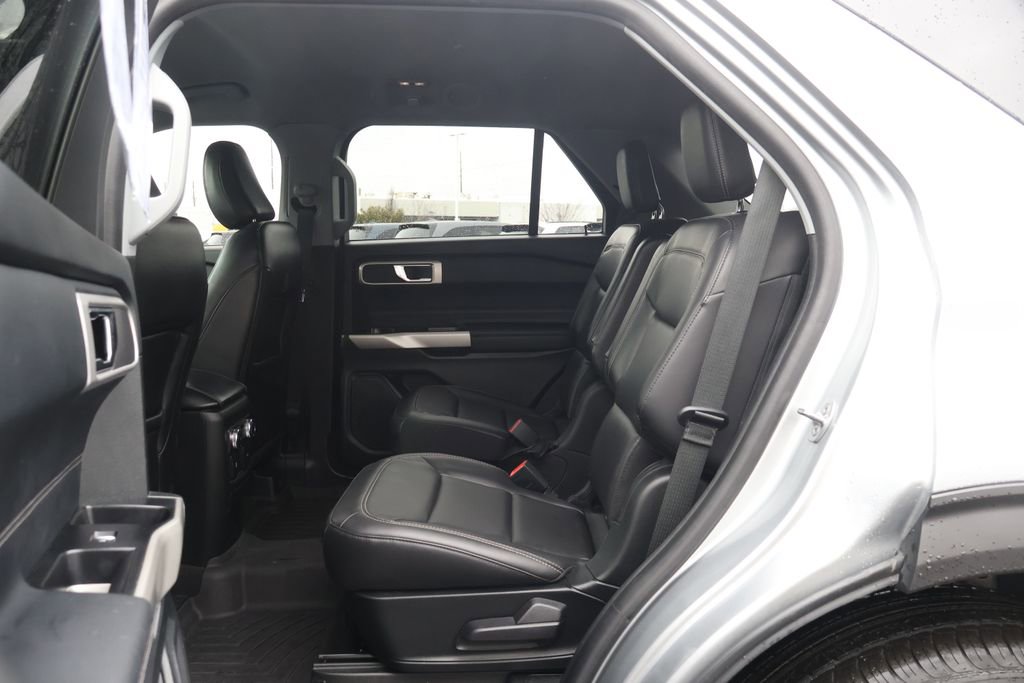 Used 2022 Ford Explorer XLT w/ Equipment Group 202A image 40