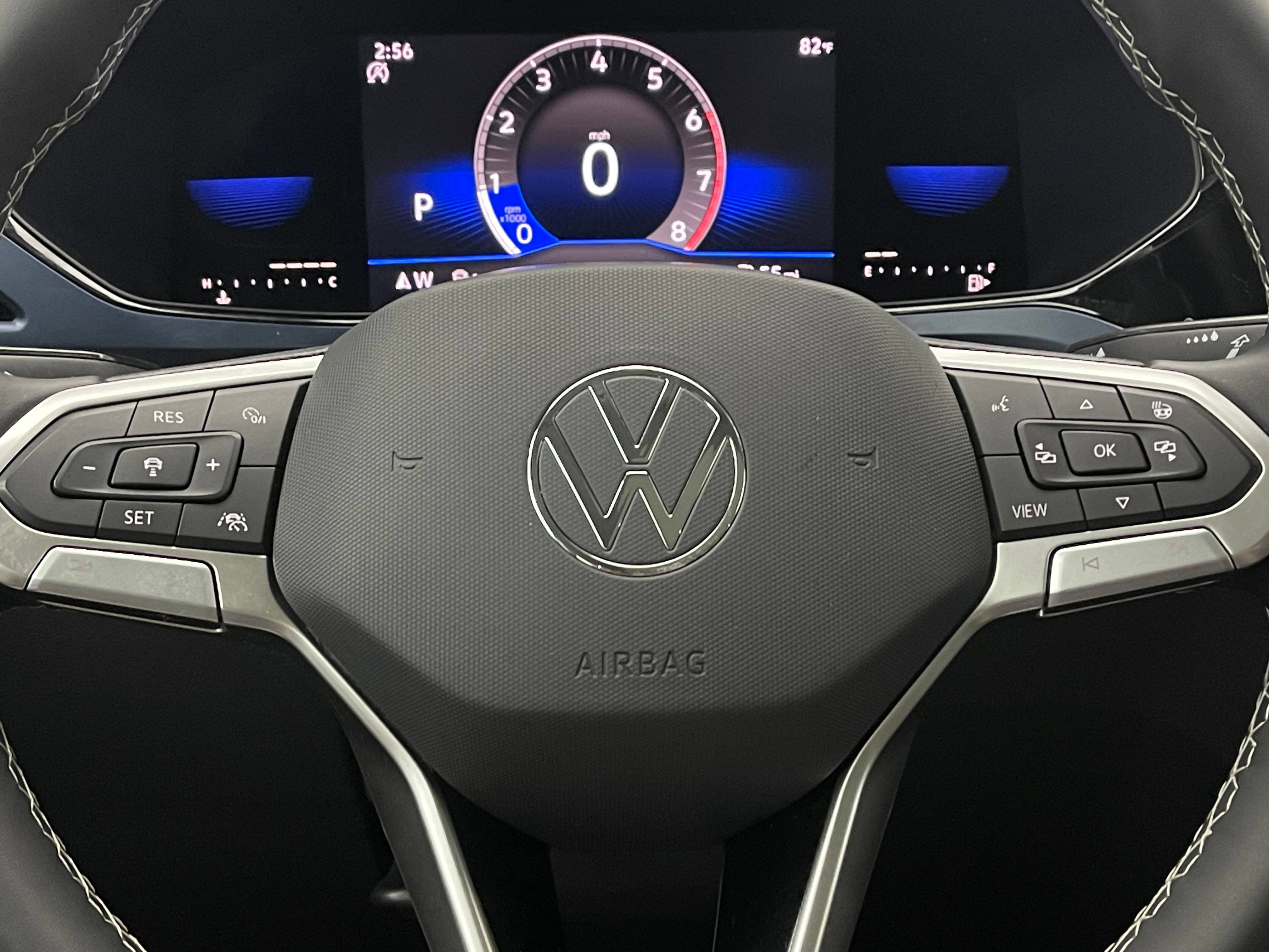 Used 2022 Volkswagen Taos SE w/ Panoramic Sunroof Package FWD image 19
