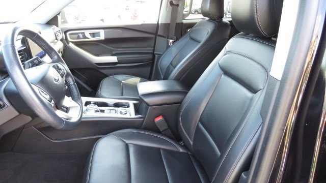 Certified 2022 Ford Explorer XLT w/ Equipment Group 202A image 4