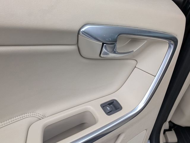 Used 2016 Volvo XC60 T6 Platinum w/ Protection Package AWD/4WD image 28