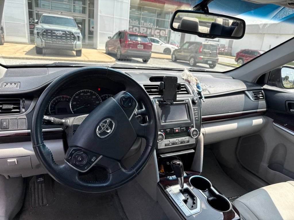 Used 2013 Toyota Camry XLE w/ Leather Pkg FWD image 9