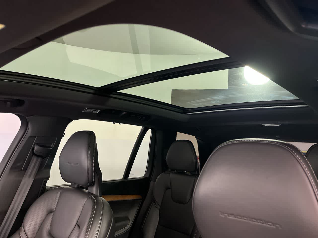 Used 2016 Volvo XC90 T6 Inscription w/ Protection Package Plus AWD/4WD image 24