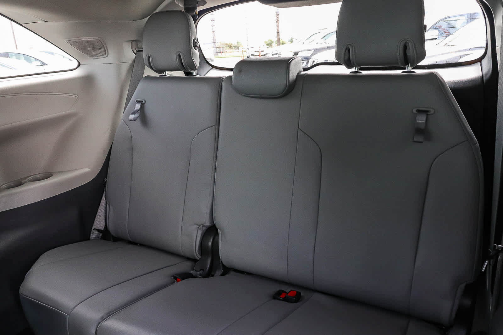 Used 2021 Toyota Sienna XLE w/ XLE Plus Package FWD image 29