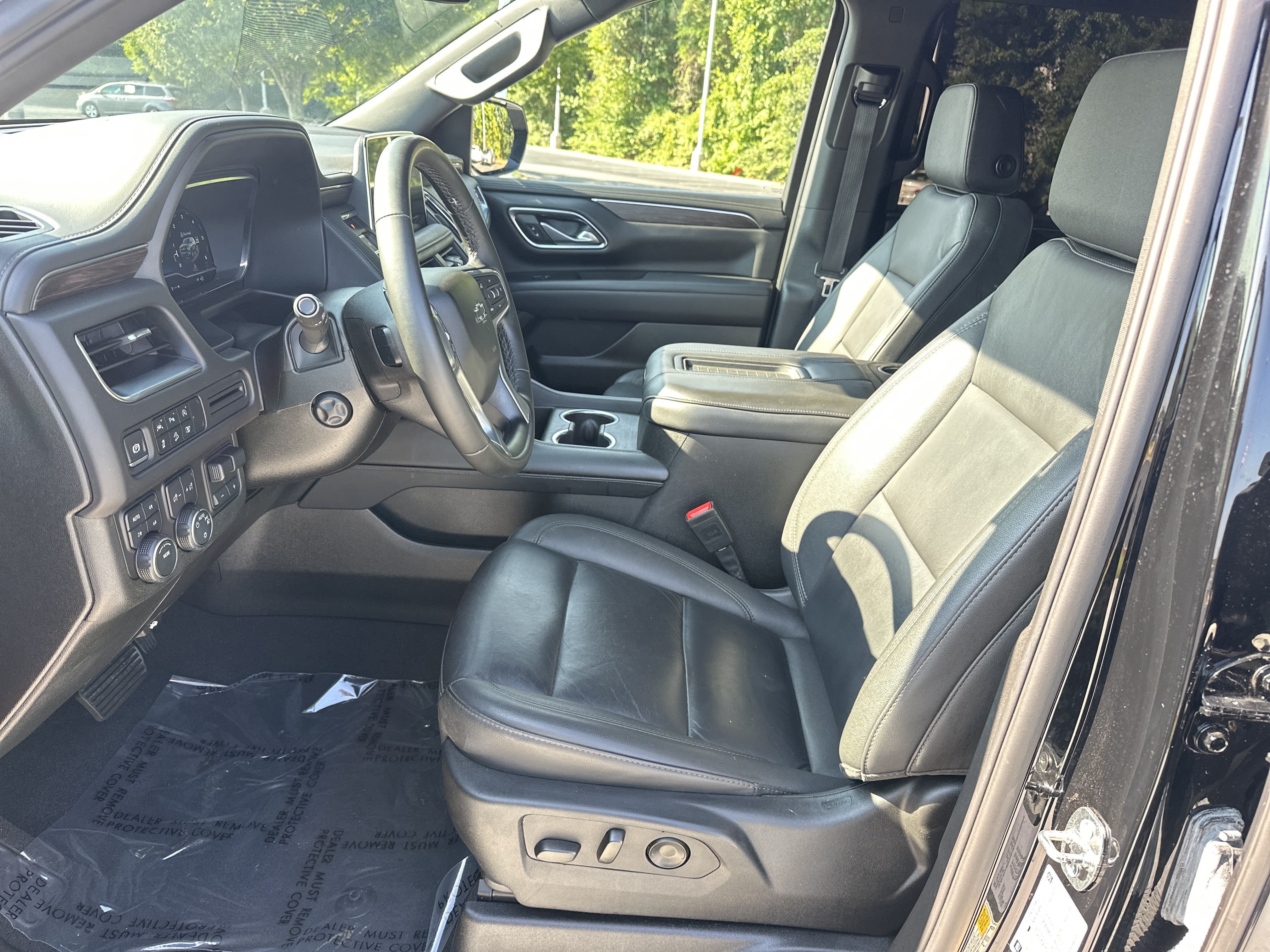 Used 2024 Chevrolet Tahoe Z71 w/ Luxury Package AWD/4WD image 16