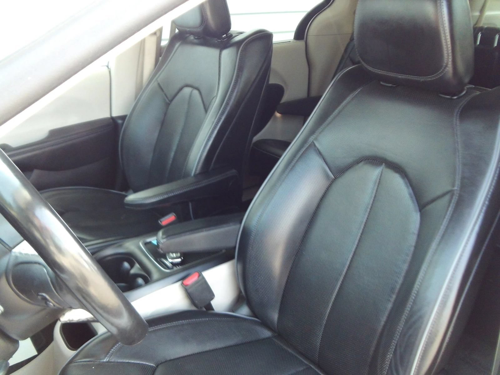 Used 2019 Chrysler Pacifica Limited w/ Tire & Wheel Group FWD image 23