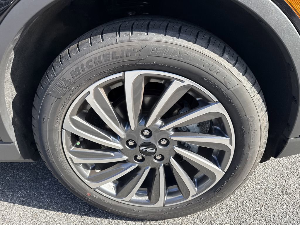 Used 2025 Lincoln Corsair Reserve image 12