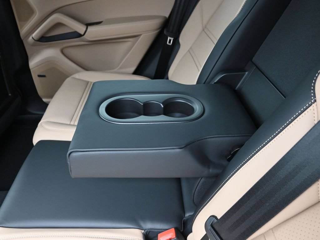 Certified 2025 Porsche Cayenne E-Hybrid AWD/4WD image 18