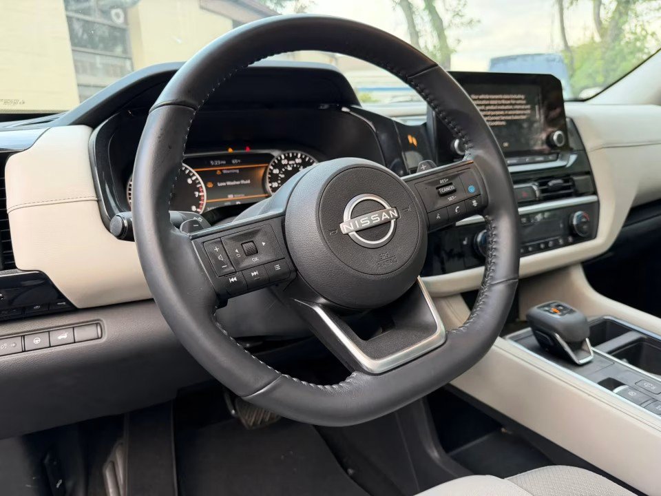 Used 2025 Nissan Pathfinder SV w/ SV Premium Package AWD/4WD image 10